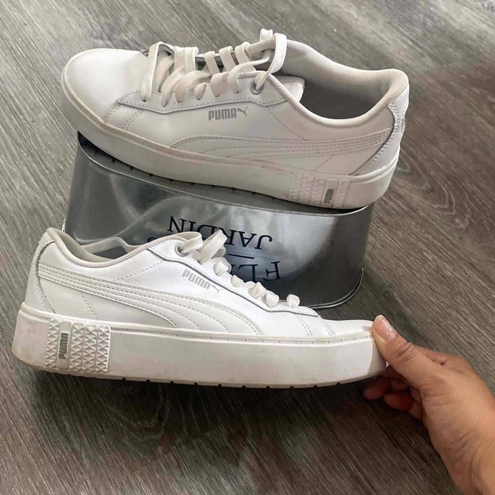 PUMA Women's Smash Platform V2 Sneaker